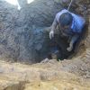 نجات مقنی مصدوم از درون چاه | عکس از : حمید چنارانی