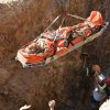 نجات مقنی مصدوم از درون چاه | عکس از : حمید چنارانی