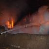 شب سخت آتش نشانان در آتش سوزی چوب بری میدان فردوسی نیشابور | عکس از : حمید چنارانی