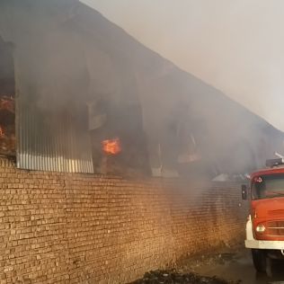 آتش نشانی نیشابور - آتش سوزی در انبار علوفه در یک دامداری 