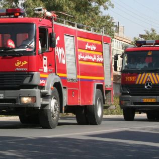 آتش نشانی نیشابور - یک دفتر مشاور املاک به آتش کشیده شد