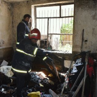 آتش نشانی نیشابور - آتش سوزی منزل مسکونی در خیابان شهید غرویان