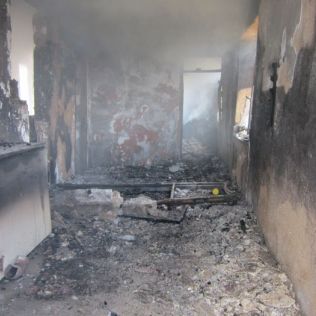 آتش نشانی نیشابور - آتش صاعقه خانه ای را به طور کامل سوزاند