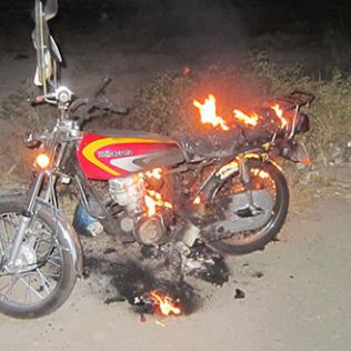 آتش نشانی نیشابور - آتش سوزی موتورسیکلت