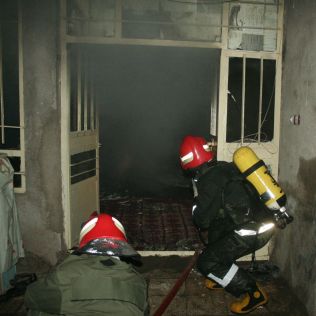 آتش نشانی نیشابور - آتش سوزی زیر زمین منزل مسکونی