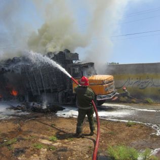 آتش نشانی نیشابور - آتش سوزی بار کامیون