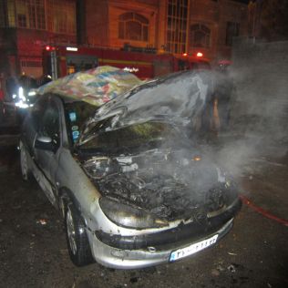 آتش نشانی نیشابور - آتش سوزی خودرو پژو 206