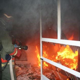 آتش نشانی نیشابور - آتش سوزی منزل مسکونی 