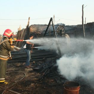 آتش نشانی نیشابور - آتش سوزی در کارگاه چوب بری