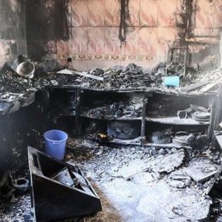 آتش نشانی نیشابور - منزل مسکونی در کام شعله های آتش سوخت