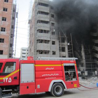 آتش نشانی نیشابور - آتش سوزی در یک ساختمان 8 طبقه