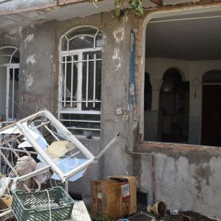 آتش نشانی نیشابور - انفجار گاز در یک منزل مسکونی دو مصدوم برجای گذاشت