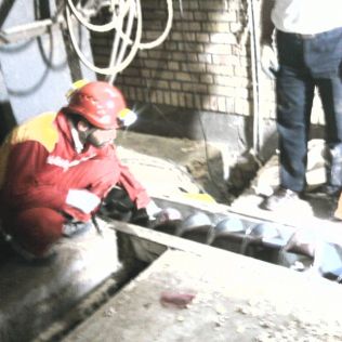 آتش نشانی نیشابور - نجات پای کارگر از داخل دستگاه پنبه پاک کنی