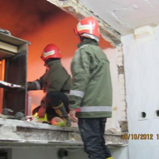 آتش نشانی نیشابور - نشت گاز شهری در منزل مسکونی باعث انفجار شد